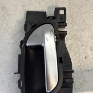 Poignee interieur avant droit PEUGEOT 508 1 PHASE 1 Diesel - Image 1