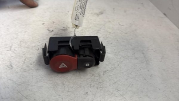 Bouton de warning RENAULT CLIO 3 PHASE 1 Diesel - Image 1