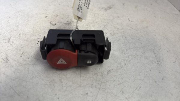 Bouton de warning RENAULT CLIO 3 PHASE 1 Diesel - Image 2