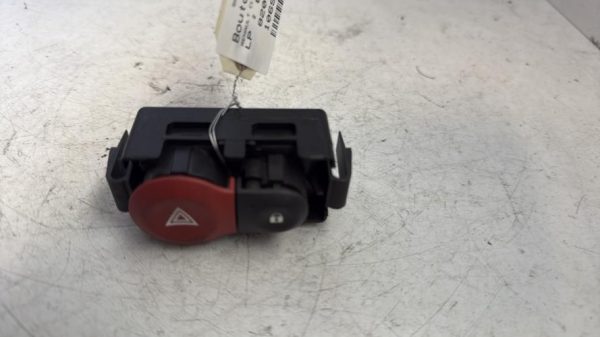 Bouton de warning RENAULT CLIO 3 PHASE 1 Diesel - Image 3