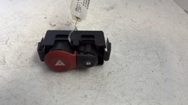 Bouton de warning RENAULT CLIO 3 PHASE 1 Diesel - Image 4