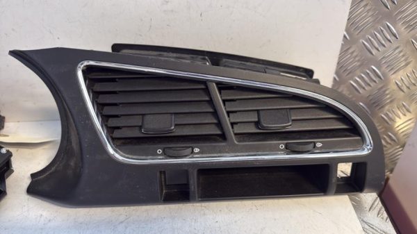 Aerateur tableau de bord PEUGEOT 3008 1 PHASE 1 Diesel - Image 1
