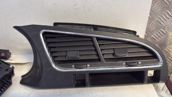 Aerateur tableau de bord PEUGEOT 3008 1 PHASE 1 Diesel - Image 3