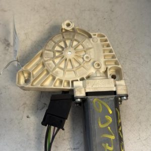 Moteur leve vitre avant droit MERCEDES CLASSE B 245 PHASE 1 Diesel - Image 1