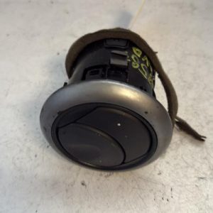 Aerateur tableau de bord avant droit NISSAN NOTE 1 PHASE 1 Diesel - Image 1