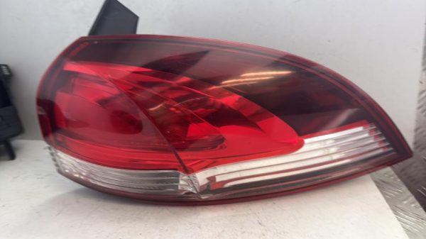 Feu arriere principal droit (feux) RENAULT CLIO 4 PHASE 2 BREAK Diesel - Image 1