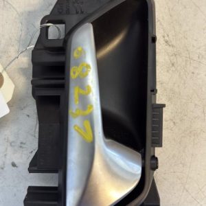 Poignee interieur arriere droit PEUGEOT 2008 2 Essence - Image 1