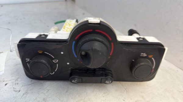 Commande chauffage RENAULT MODUS PHASE 1 Essence - Image 1
