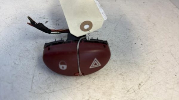 Bouton de warning PEUGEOT 206 PHASE 2 Diesel - Image 1