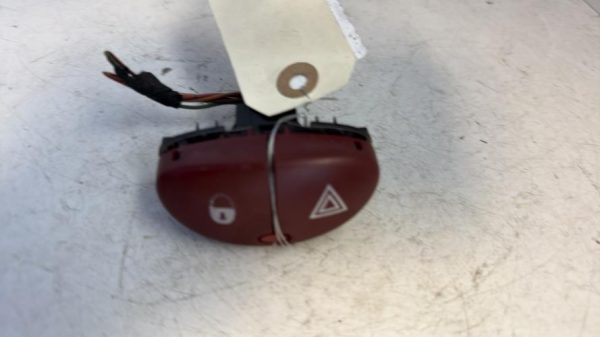 Bouton de warning PEUGEOT 206 PHASE 2 Diesel - Image 2