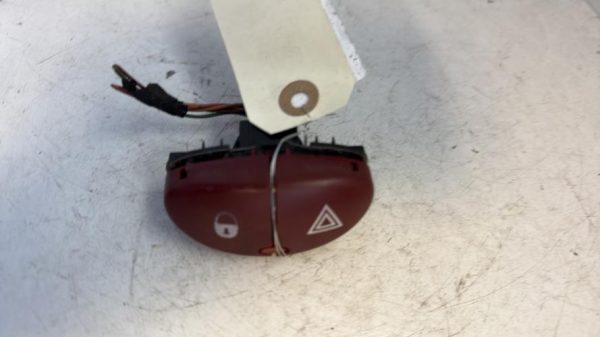 Bouton de warning PEUGEOT 206 PHASE 2 Diesel - Image 3