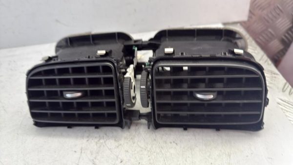 Aerateur tableau de bord VOLKSWAGEN POLO 5 PHASE 1 Diesel - Image 1