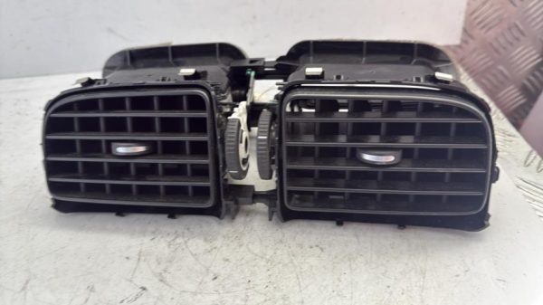 Aerateur tableau de bord VOLKSWAGEN POLO 5 PHASE 1 Diesel - Image 2