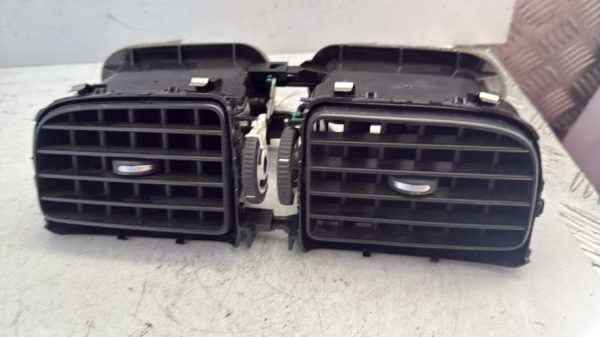Aerateur tableau de bord VOLKSWAGEN POLO 5 PHASE 1 Diesel - Image 3