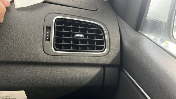 Aerateur tableau de bord avant droit VOLKSWAGEN POLO 5 PHASE 2 Diesel - Image 1