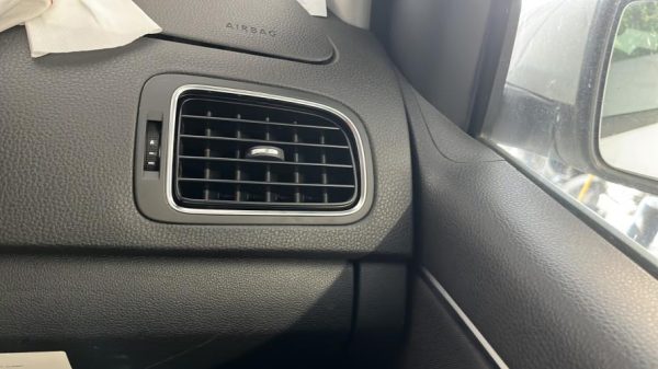 Aerateur tableau de bord avant droit VOLKSWAGEN POLO 5 PHASE 2 Diesel - Image 3