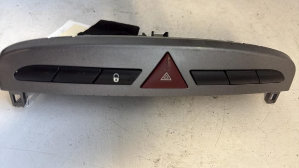 Bouton de warning PEUGEOT 308 1 PHASE 1 Diesel - Image 1