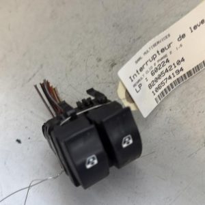 Interrupteur de leve vitre avant gauche RENAULT CLIO 2 PHASE 2 - Image 1
