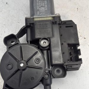 Moteur leve vitre arriere droit VOLKSWAGEN POLO 5 PHASE 1 Diesel - Image 1