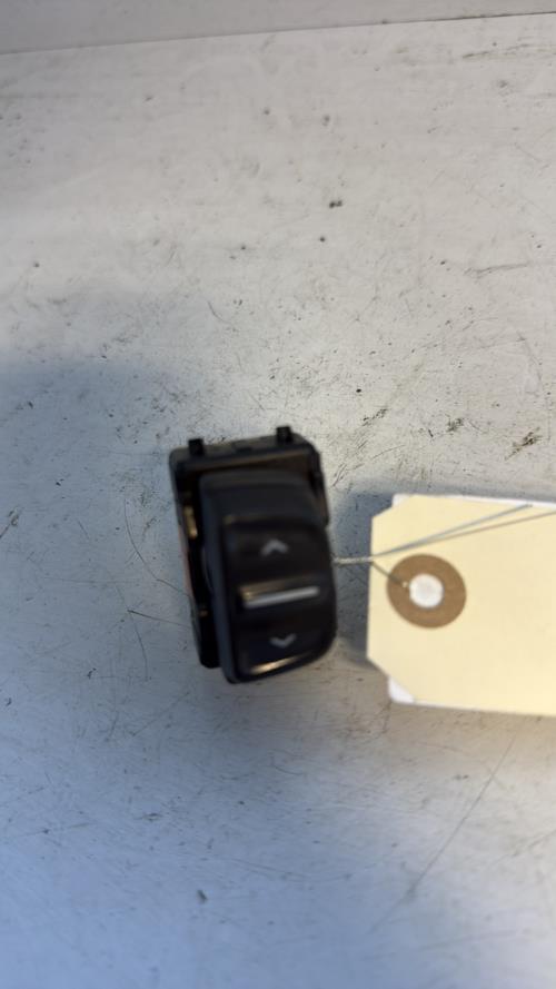 Interrupteur de leve vitre avant gauche DACIA SANDERO 2 PHASE 1 Essence - Image 2
