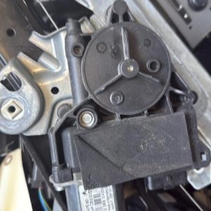 Leve vitre electrique avant gauche PEUGEOT 308 1 PHASE 1 Diesel - Image 1