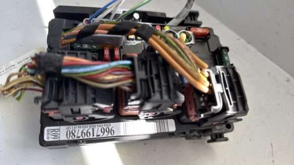Boitier servitude moteur (BSM) PEUGEOT 207 PHASE 2 CABRIOLET Diesel - Image 2