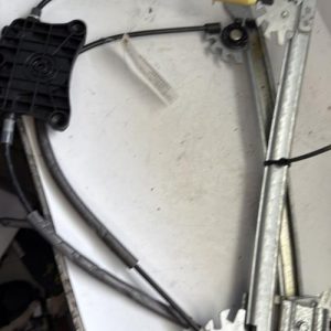 Mecanisme de leve vitre electrique avant droit VOLKSWAGEN SCIROCCO 3 PHASE 1 COUPE Essence - Image 1