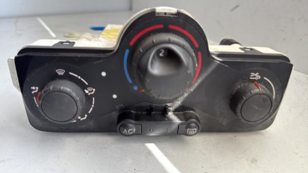 Commande chauffage RENAULT CLIO 3 PHASE 1 Essence - Image 1