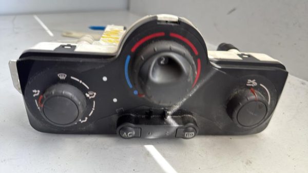 Commande chauffage RENAULT CLIO 3 PHASE 1 Essence - Image 3