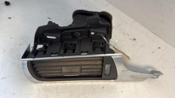 Aerateur tableau de bord avant gauche AUDI A7 1 SPORTBACK PHASE 1 Essence - Image 3