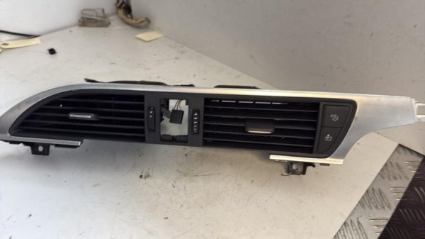 Aerateur tableau de bord AUDI A7 1 SPORTBACK PHASE 1 Essence - Image 2