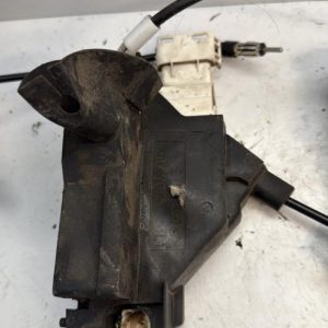Serrure avant gauche PEUGEOT 407 PHASE 1 BREAK Diesel - Image 1