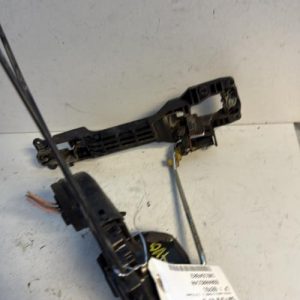Serrure avant gauche TOYOTA YARIS 2 PHASE 1 Diesel - Image 1