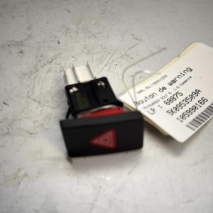 Bouton de warning VOLKSWAGEN GOLF 6 Essence - Image 1