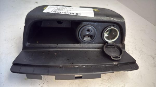 Prise port USB PEUGEOT 208 1 PHASE 2 Diesel - Image 2