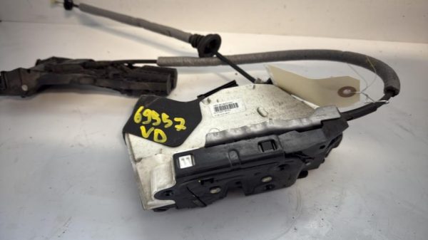 Serrure avant droit VOLKSWAGEN POLO 5 PHASE 1 Diesel - Image 3