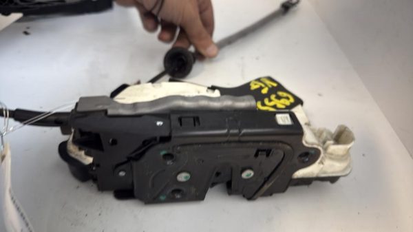 Serrure avant gauche VOLKSWAGEN POLO 5 PHASE 1 Diesel - Image 2