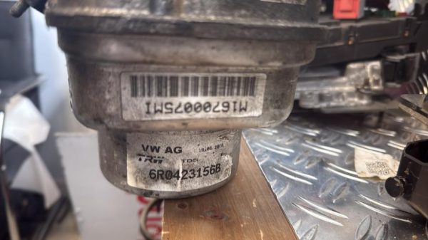 Pompe de direction VOLKSWAGEN POLO 5 PHASE 1 Essence - Image 3
