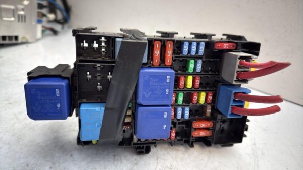 Porte fusible RENAULT GRAND SCENIC 4 Diesel - Image 2