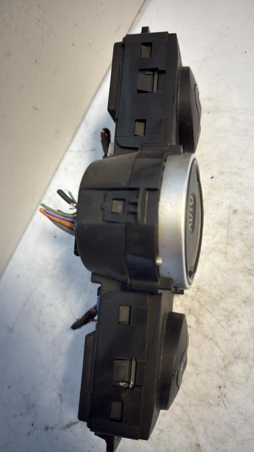 Commande chauffage RENAULT CLIO 3 PHASE 1 Diesel - Image 4