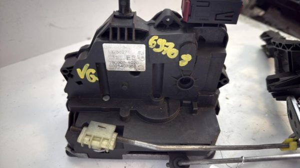 Serrure avant gauche OPEL CORSA D PHASE 1 Diesel - Image 2