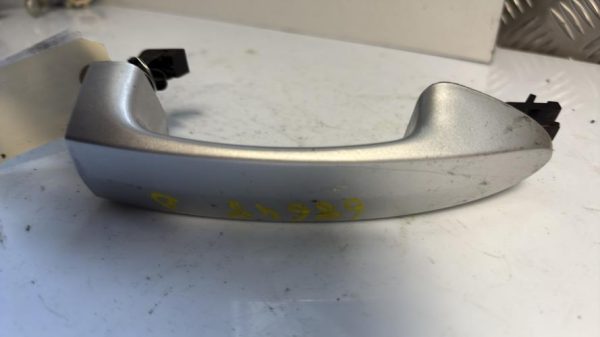 Poignee porte avant droit FORD FIESTA 6 PHASE 1 Diesel - Image 1