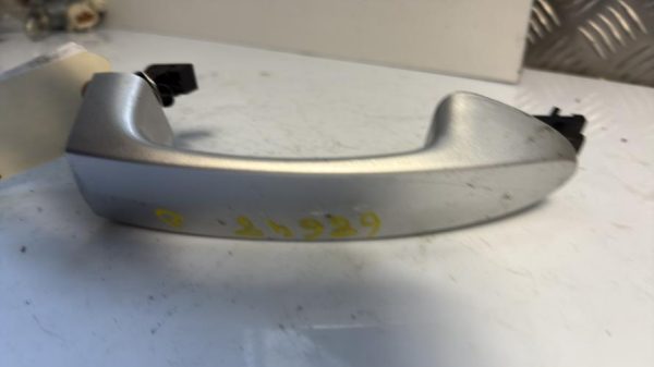 Poignee porte avant droit FORD FIESTA 6 PHASE 1 Diesel - Image 2