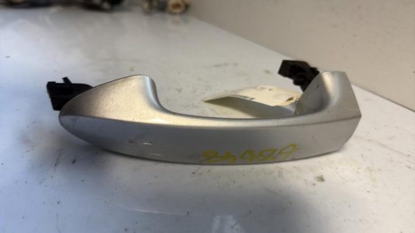 Poignee porte avant gauche FORD FIESTA 6 PHASE 1 Diesel - Image 1