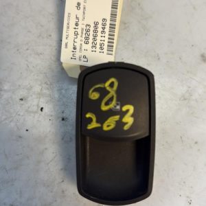 Interrupteur de leve vitre avant droit OPEL CORSA D PHASE 1 Essence - Image 1