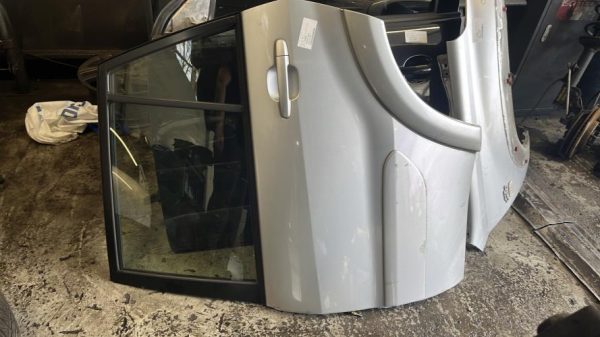 Porte arriere gauche TOYOTA RAV4 2 PHASE 1 Diesel - Image 1