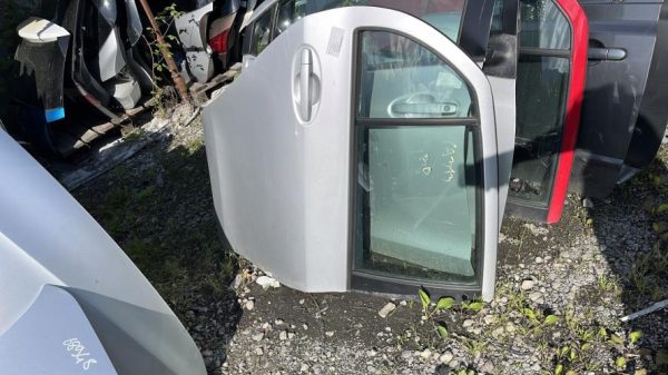 Porte arriere droit TOYOTA YARIS 2 PHASE 1 Diesel - Image 1