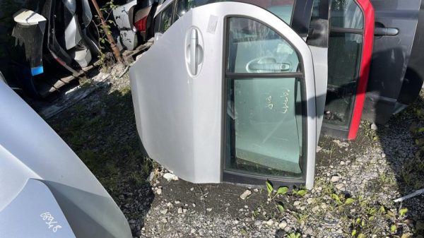 Porte arriere droit TOYOTA YARIS 2 PHASE 1 Diesel - Image 3