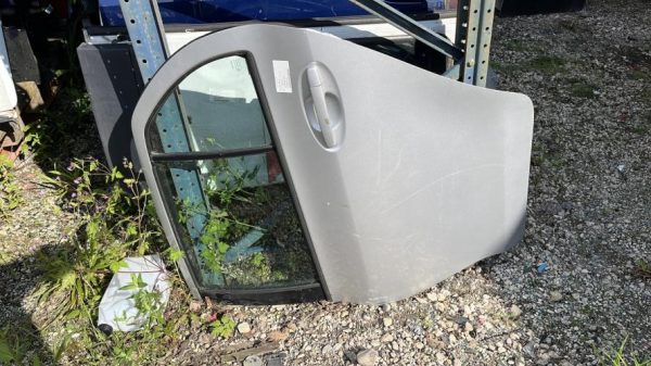 Porte arriere gauche TOYOTA YARIS 2 PHASE 1 Diesel - Image 1