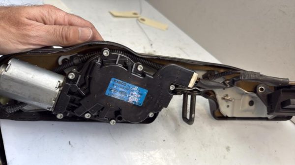 Moteur essuie glace arriere TOYOTA AYGO 1 PHASE 3 Essence - Image 1